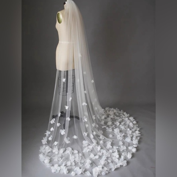 Floral Wedding Veil Chapel Length main image 4